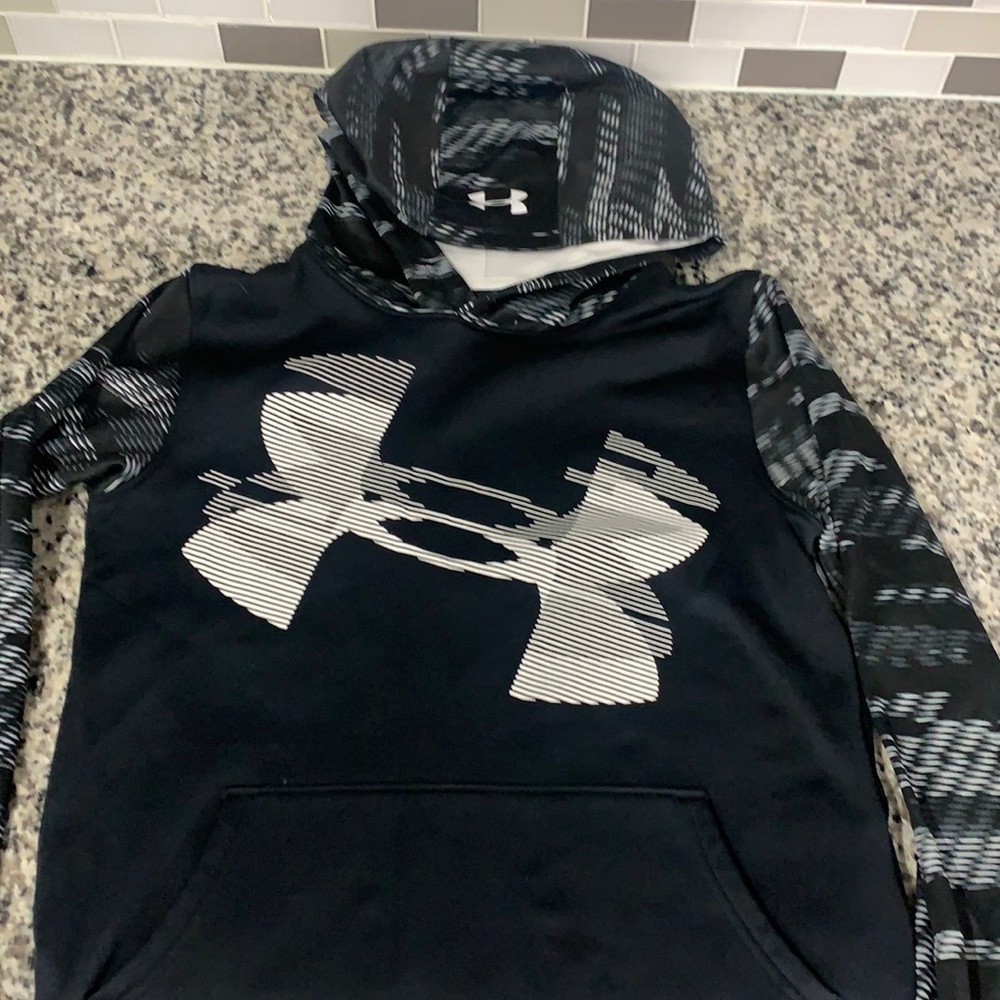 Under Armour size Xl boys hoodie